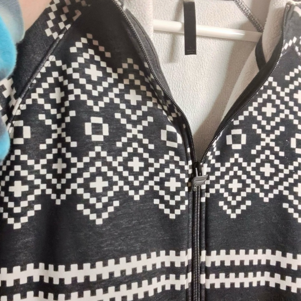 Black and White Geometric Zip-Up pj jumper